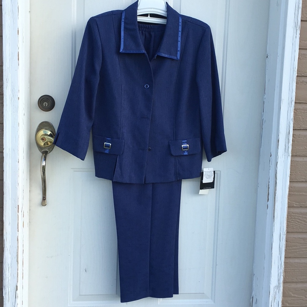 NWT. Sag Harbor pant suit, size 12, blue.